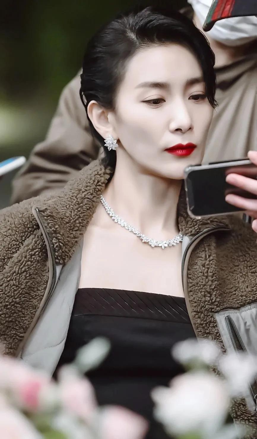 迪丽热巴薄唇,把迪丽热巴换成黄金比例脸