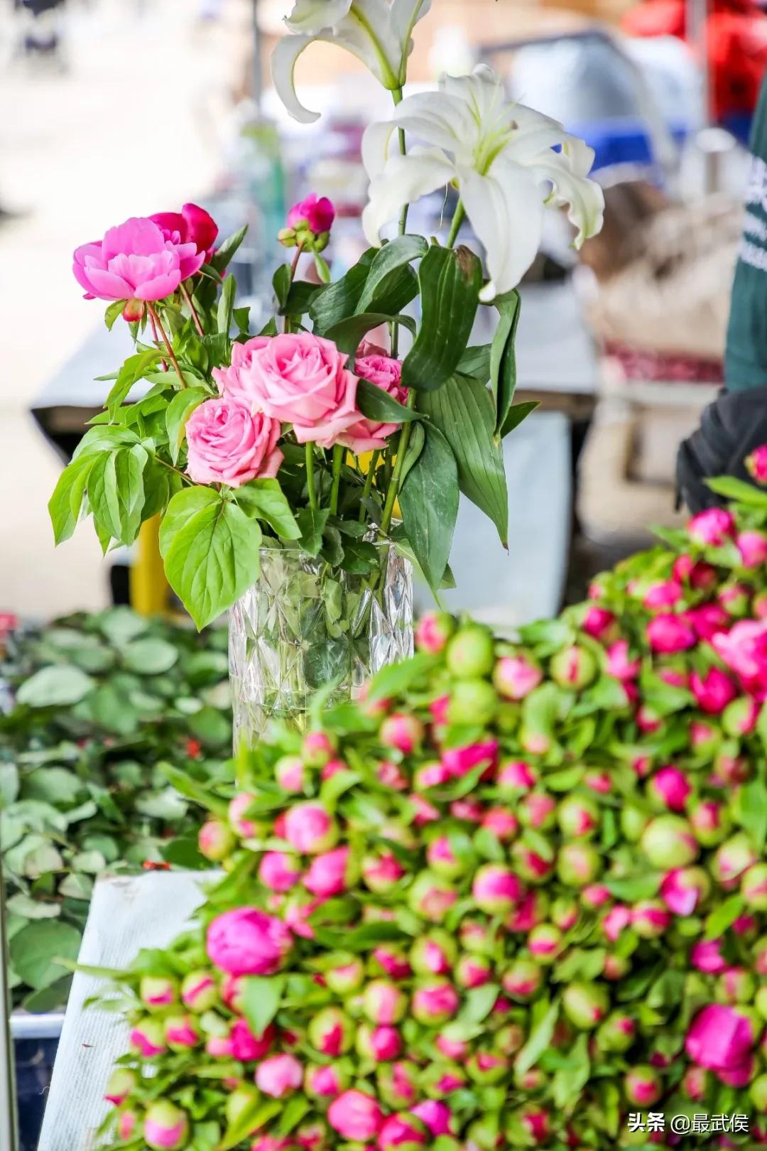 成都便宜的大花市,成都街边卖花一元一束