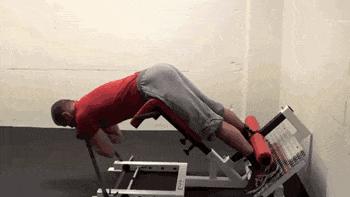 “山羊挺身”这么做，美臀美背练出来