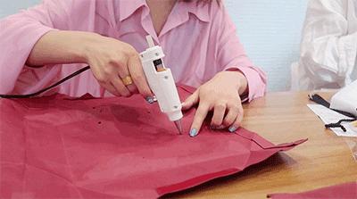 废旧纸袋如何做收纳包包,大牌纸袋斜挎包包改造教程