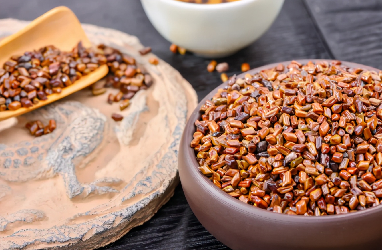 肝不好眼睛干眼睛疼怎样保护,肝脏导致眼睛干涩应该吃什么药