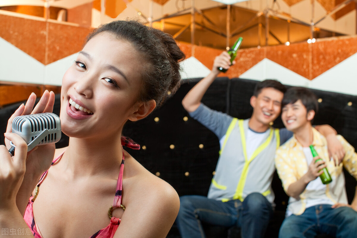 ktv啤酒亏钱卖的商业模式,酒吧啤酒免费喝的盈利模式