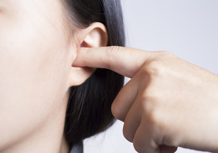 耳朵老是痒是有什么征兆,耳朵经常痒可能与这三种情况有关