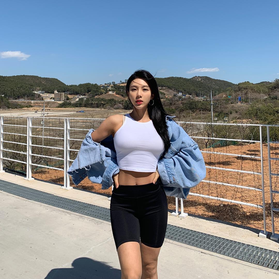 韩国女健身魔鬼身材,韩国健身女神马甲线明显颜值高