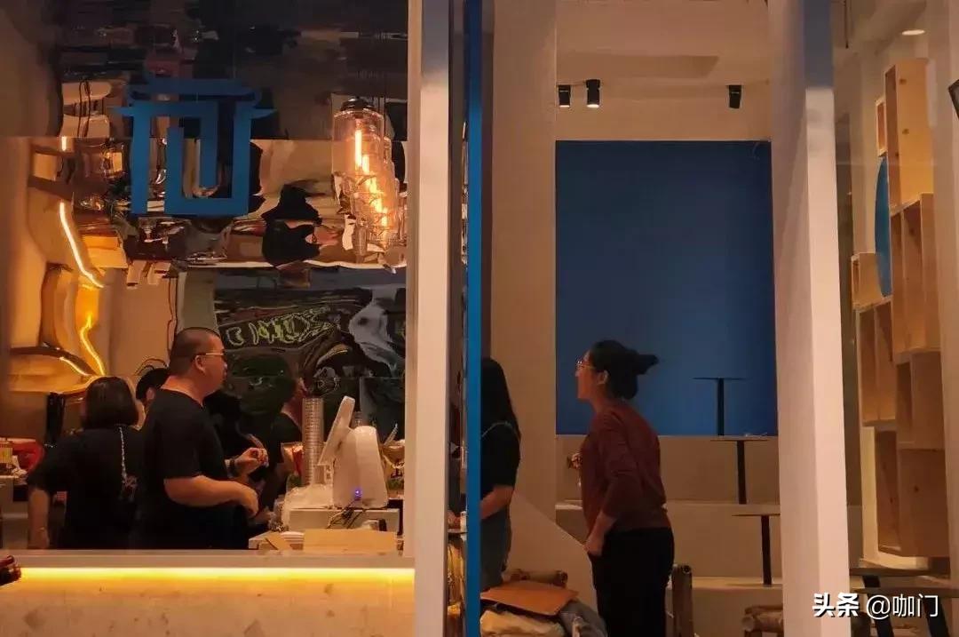 80%复制星巴克，我在三线小城开了4家咖啡馆