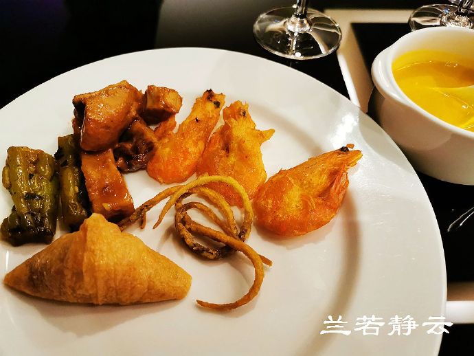 厦门源昌凯宾斯基吃一顿饭多少钱,厦门源昌凯宾斯基酒店大堂