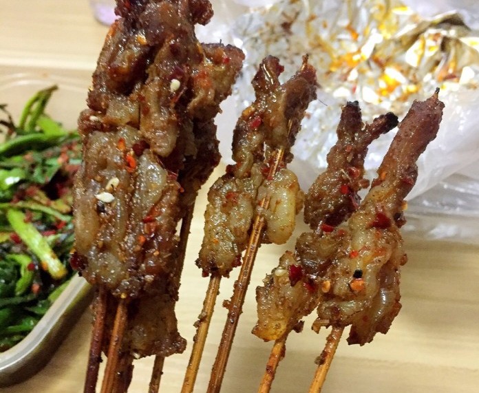 在哈尔滨开个烧烤店年利润,黑龙江小伙