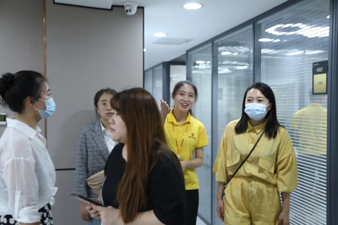 热烈欢迎和美家地产领导莅临新发地产集团参观学习访问