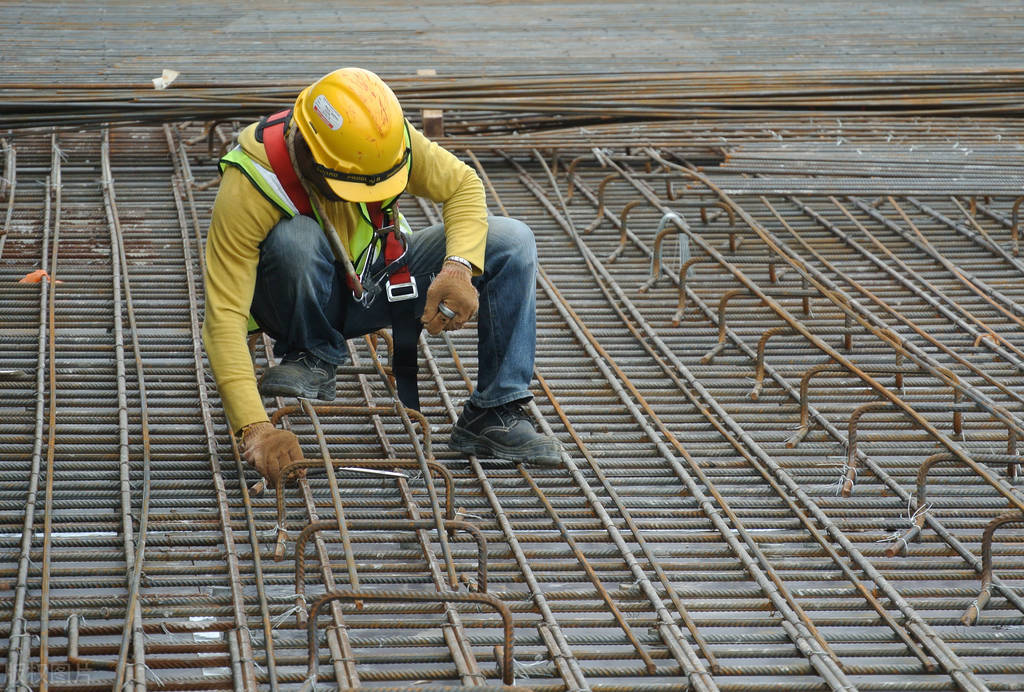 生锈的钢筋在混凝土里还会生锈吗,钢筋生锈在混凝土里还继续生锈吗