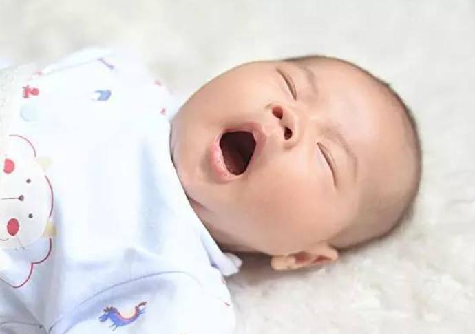 宝宝睡觉会被吓到吗,婴儿睡觉被吓到