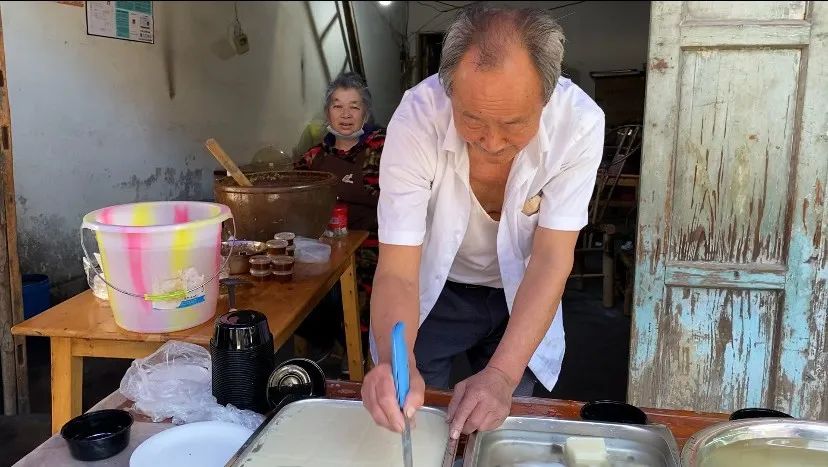 乐山冰粉在哪个地方,乐山最好吃的凉糕和冰粉