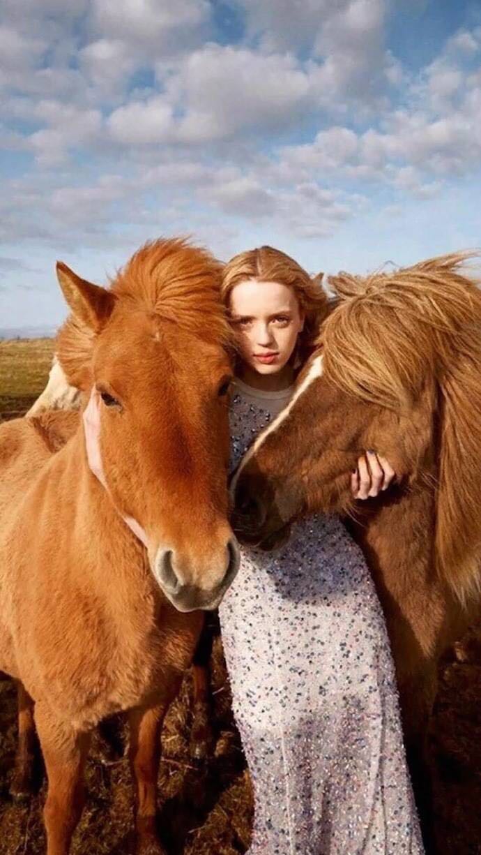 每日壁纸高清女,每日精美动态壁纸少女