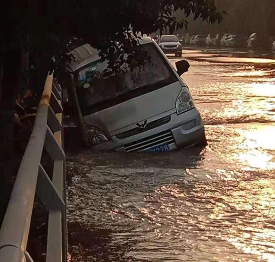 河南5地入选2018中国幸福百县；没人清运，郑东10余家饭店垃圾发臭