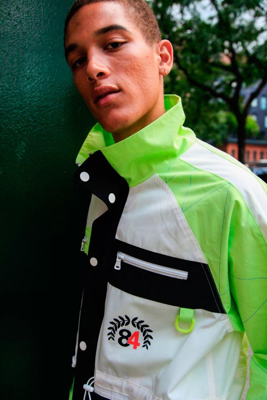 安踏潮湃,安踏火爆携款