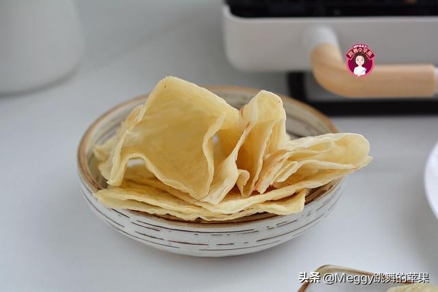 1块面擀一擀，空心烙饼鼓囊囊，夹上烤肉真叫香，国庆假期就吃它