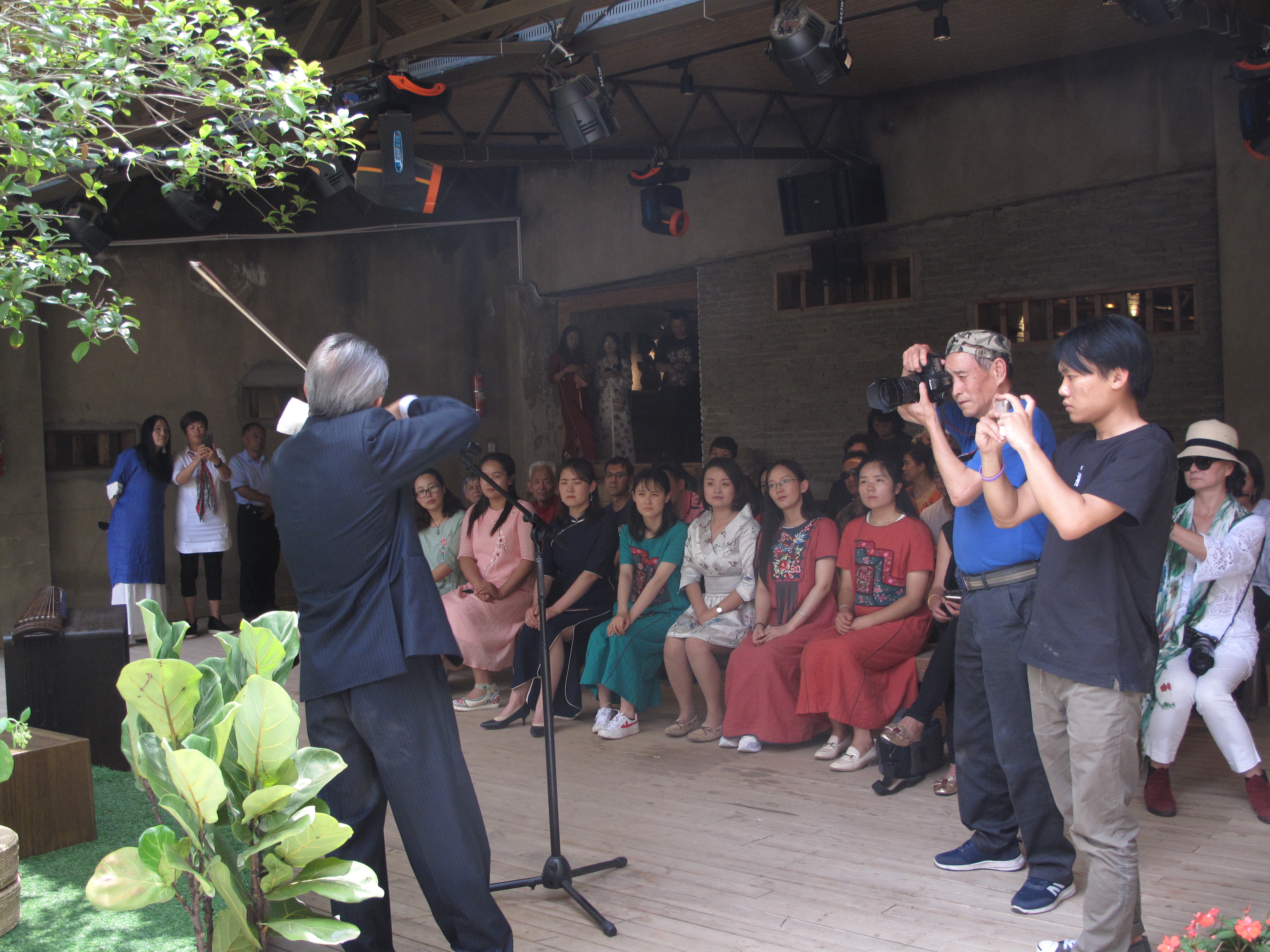 云南艺术家园露台,云南艺术家园民宿