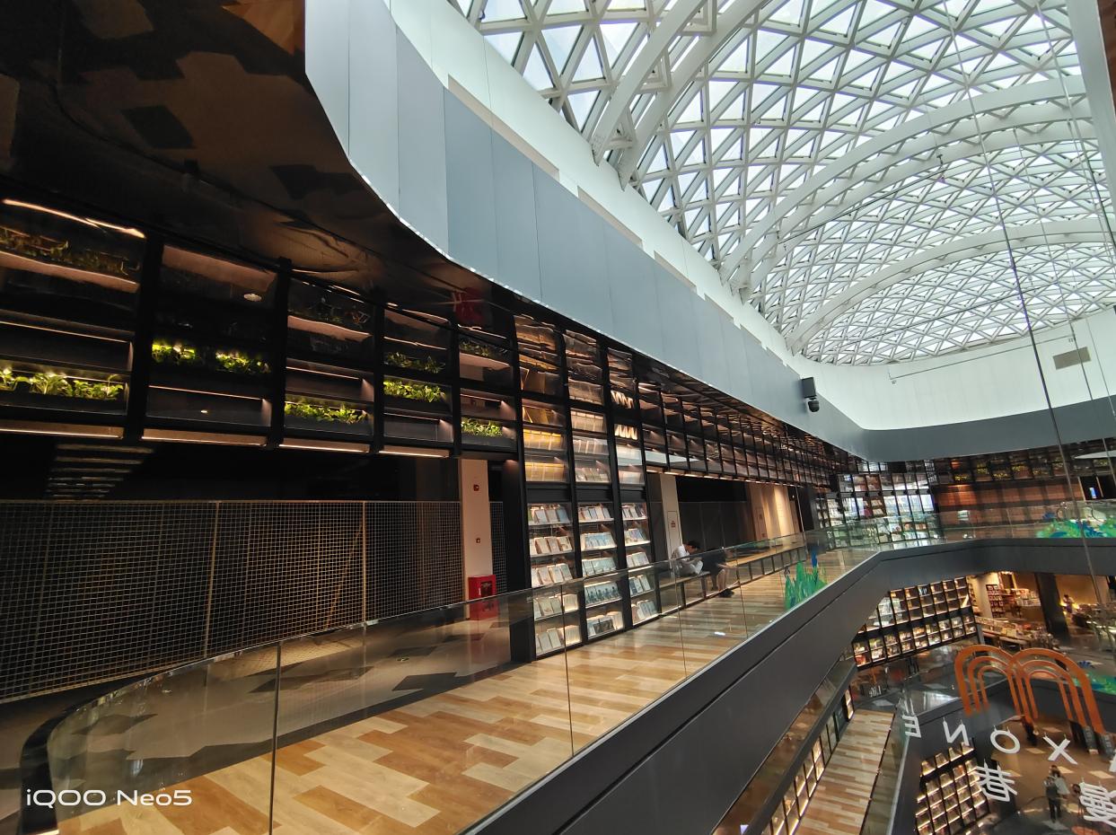 iqooneo5与iqooneo5se区别,iqooneo5实际体验