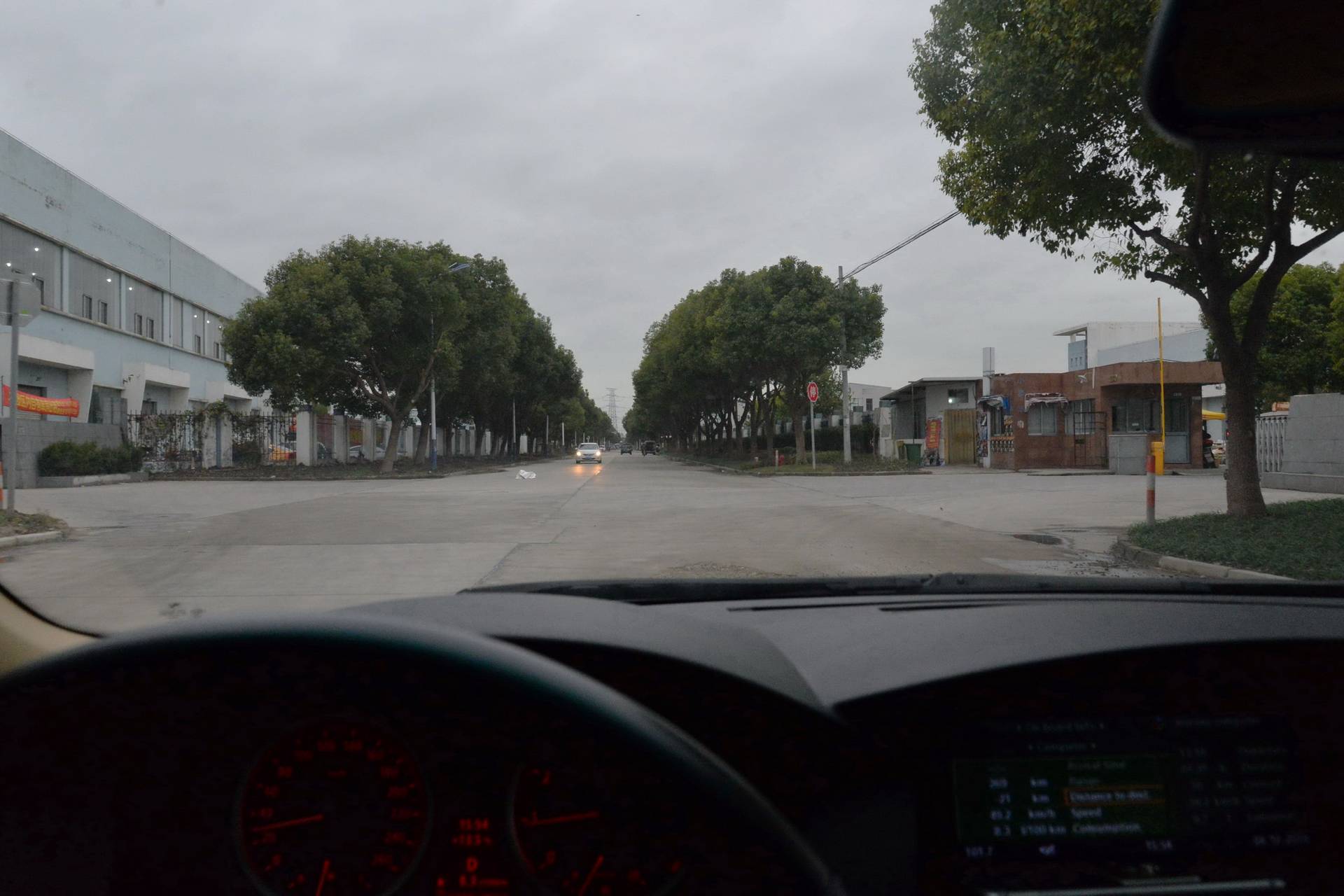 11万出头宝马5系，有电视带冰箱，顺丰小哥难自拔「路试笔记」