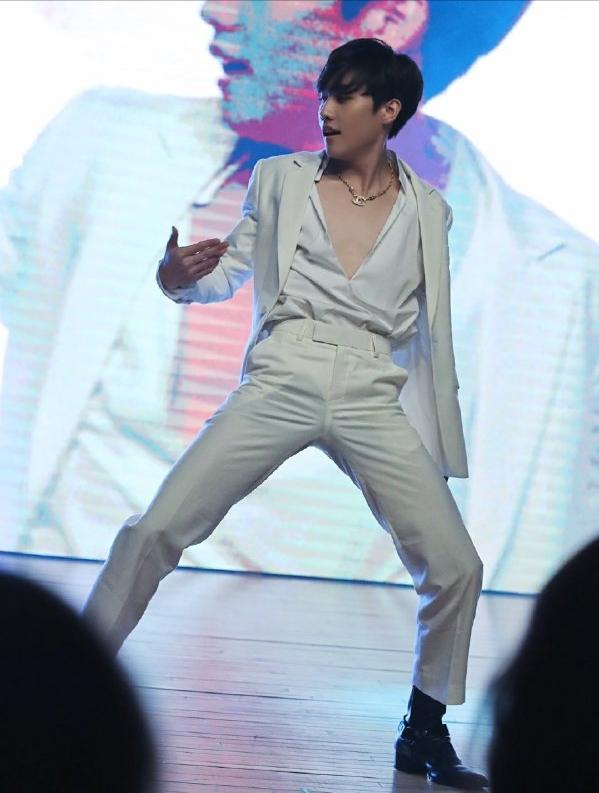 他泰最会跳舞的人：小地球人间扳手滚宝蹦迪小王子