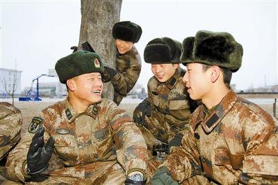 新兵逃跑被纠察队抓住了,新兵逃兵被抓回来