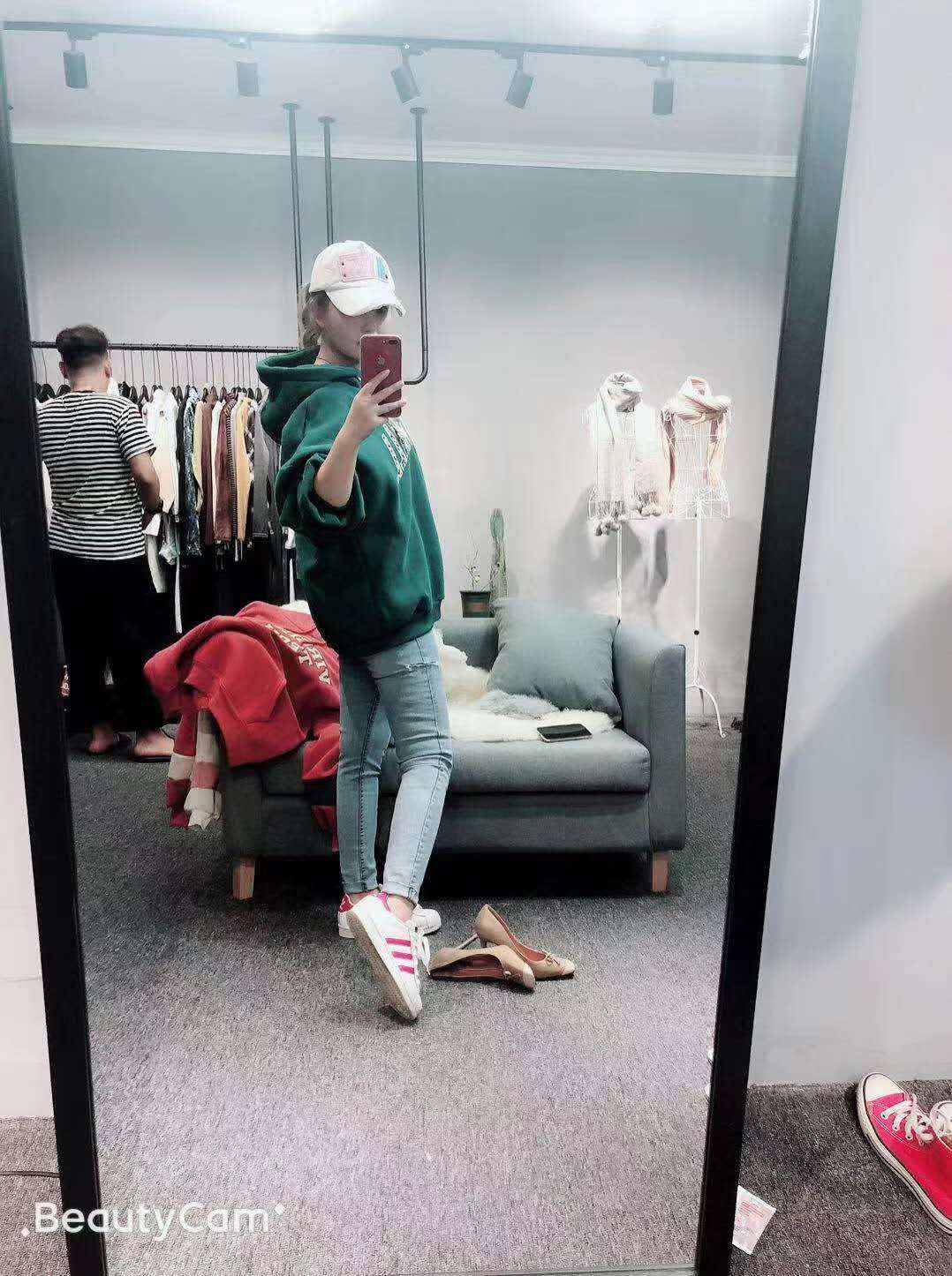 我毕业不到两年，工资不到4000副业8300，我兼职做了运营