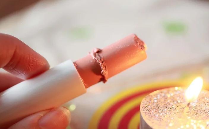 口红摔断了？先别急着喊男友买新的，让他看看破损的口红如何修复