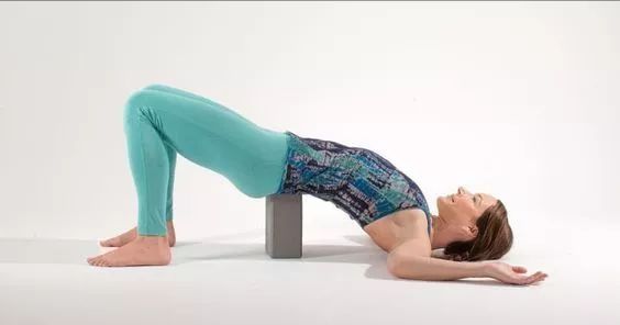瑜伽桥式为什么手支撑没有力量,桥式锻炼和桥式瑜伽有什么区别