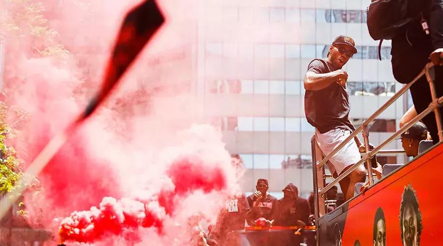 莱昂纳德加盟猛龙趣事 (杨毅谈莱昂纳德乔治对塔图姆)