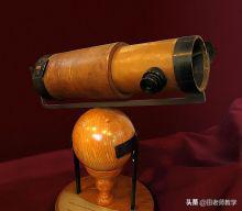 1665年的一天英国大科学家牛顿,英国科学家牛顿的三大成就是