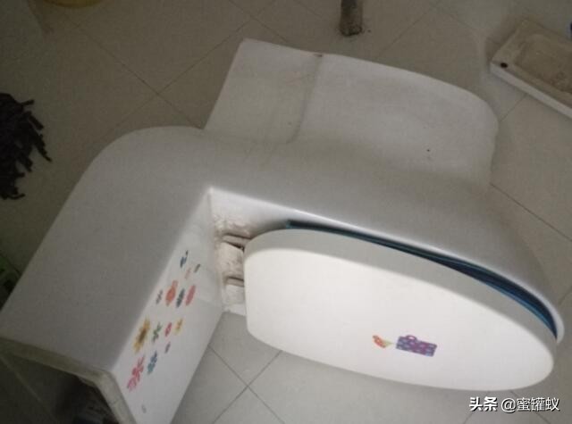 智能马桶座圈和马桶缝隙漏水,冲马桶时马桶与地面漏水怎么办