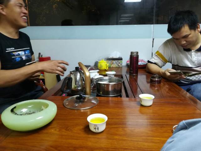 解酒喝浓茶还是蜂蜜水,生活小窍门解酒喝什么最好最有效