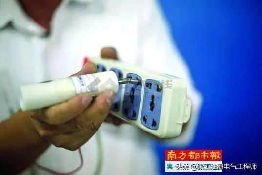 无保护门、假接地、内部升温快，家里的万能插座真是“定时*弹炸**”