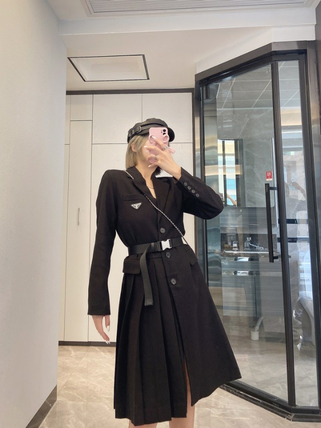 杨幂蓝色条纹套装prada,杨幂同款prada冲锋衣