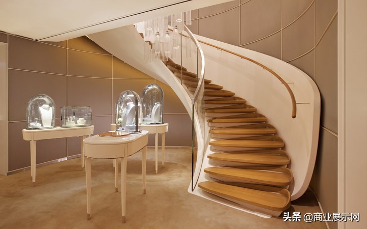 香港中环遮打道太子大厦:梵克雅宝(VanCleefArpels)旗舰店