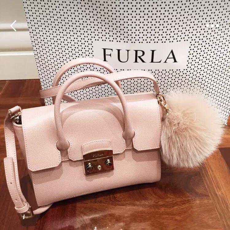 入手第一个轻奢侈包选啥,人生中的第一只大牌包包