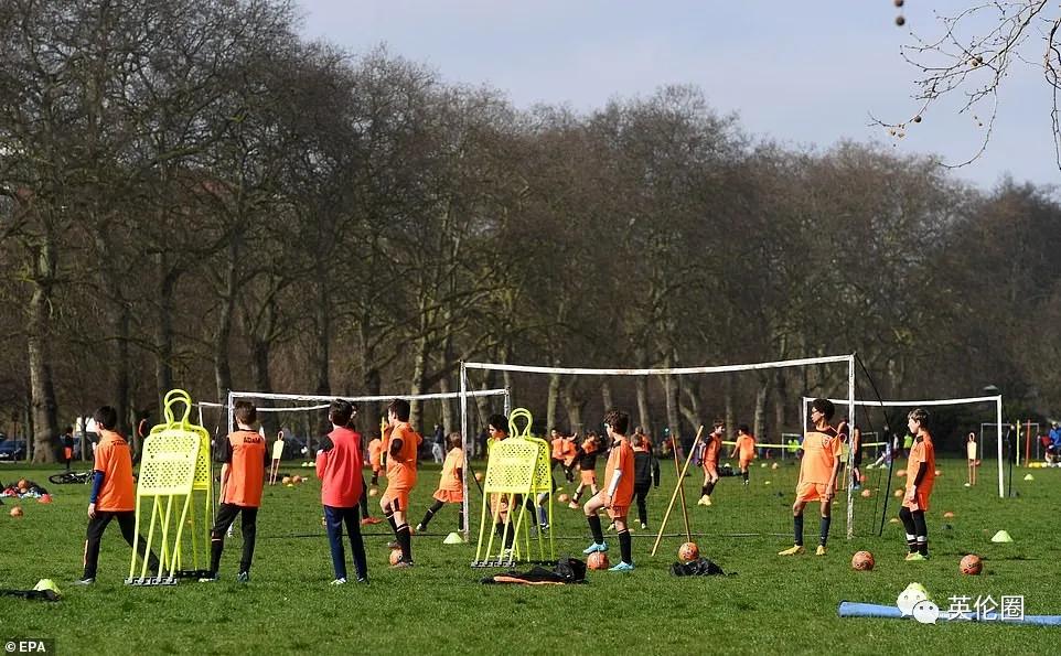 给点阳光就剩比基尼！英国迎来53年最热3月，可疫情还没结束啊