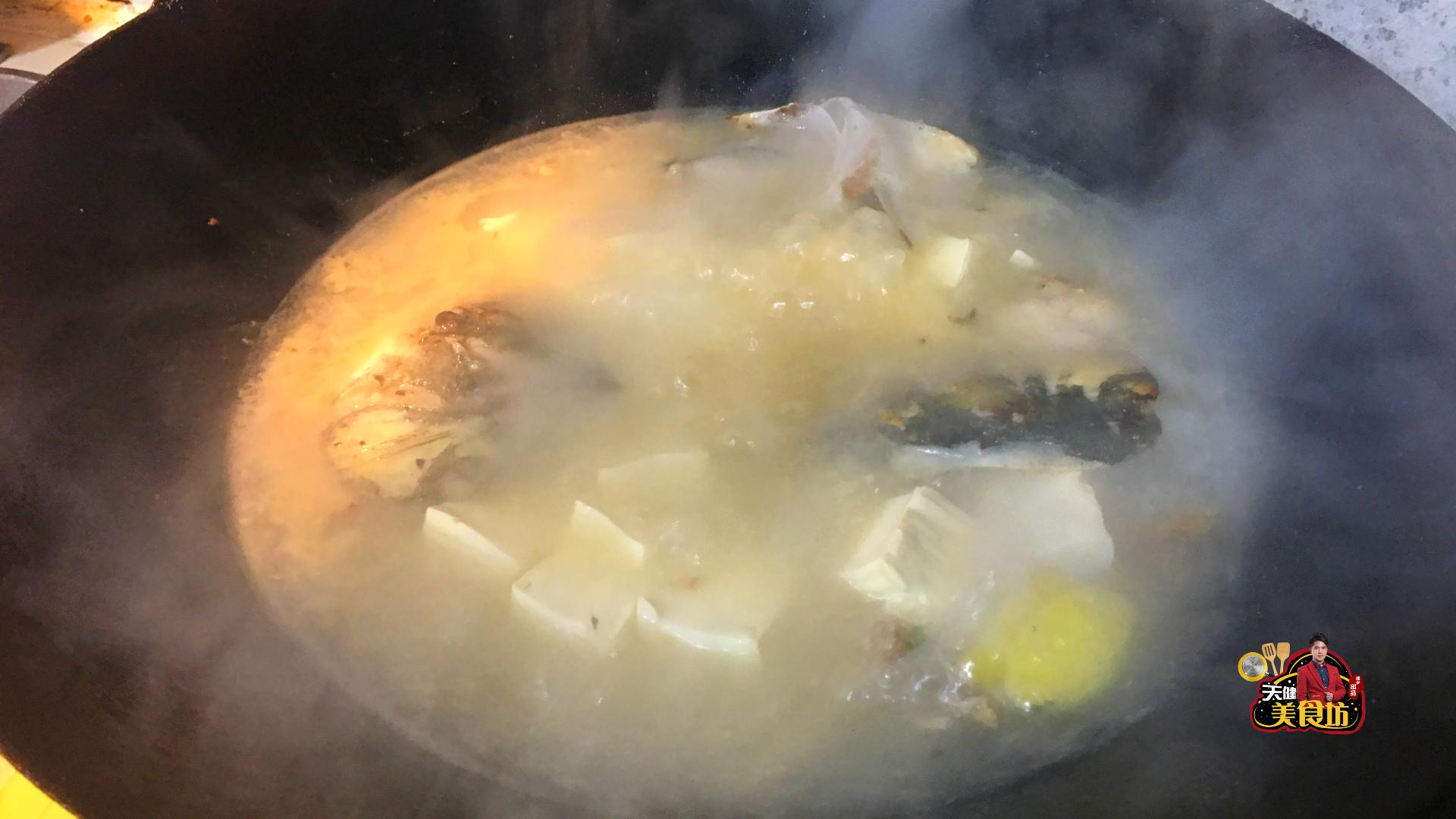 家庭版的鱼头豆腐汤简单又美味,家庭制作鱼头豆腐汤