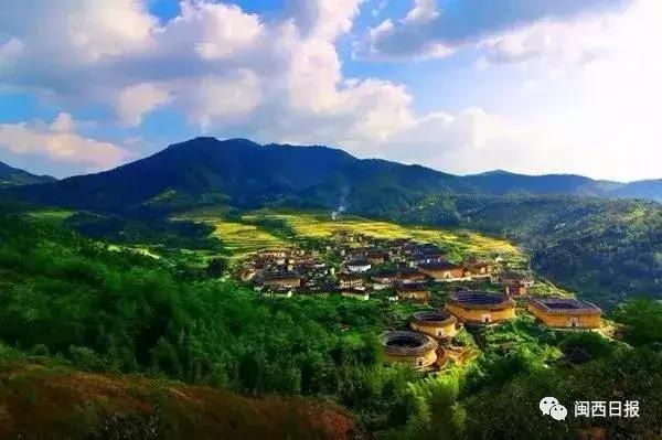 快！坐上火车！小铁带你游览龙岩永定客家土楼景区永定新闻网今天