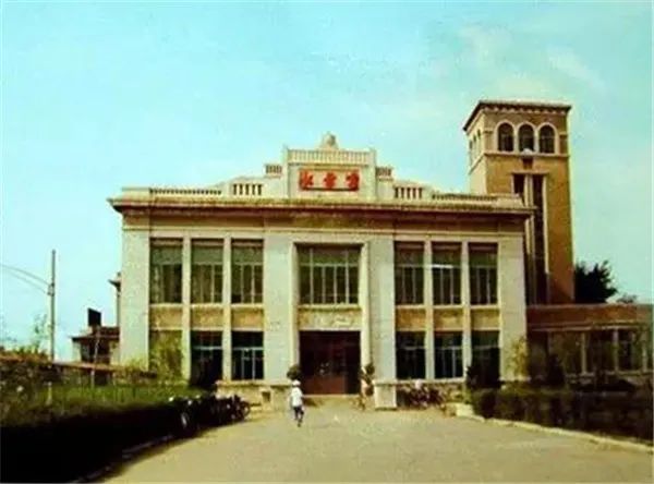 记忆中的家乡早已变了模样,家乡已不再是记忆中的模样