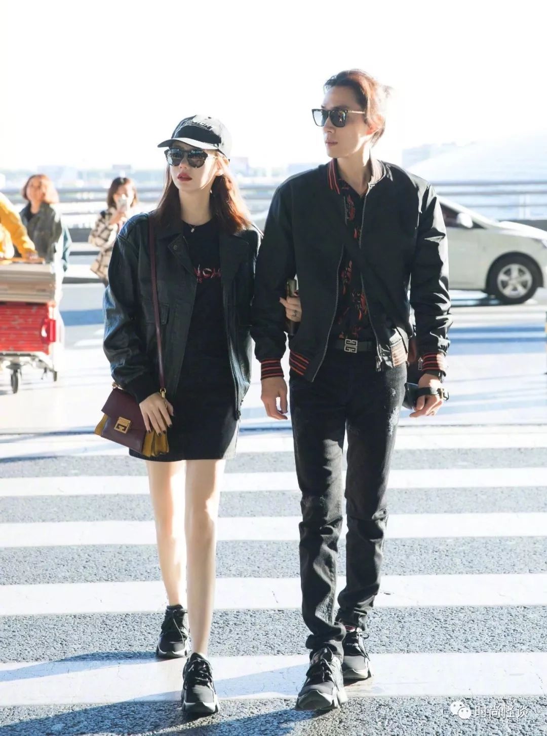 潮酷穿搭适合化什么妆 (美妆博主戚薇完整版视频)