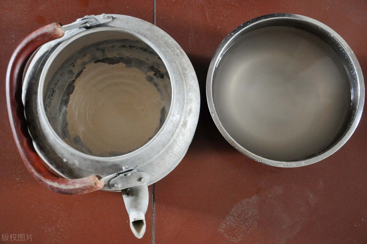 隔夜水千滚水致癌是真的吗,千滚水致癌隔夜水有毒真相是什么