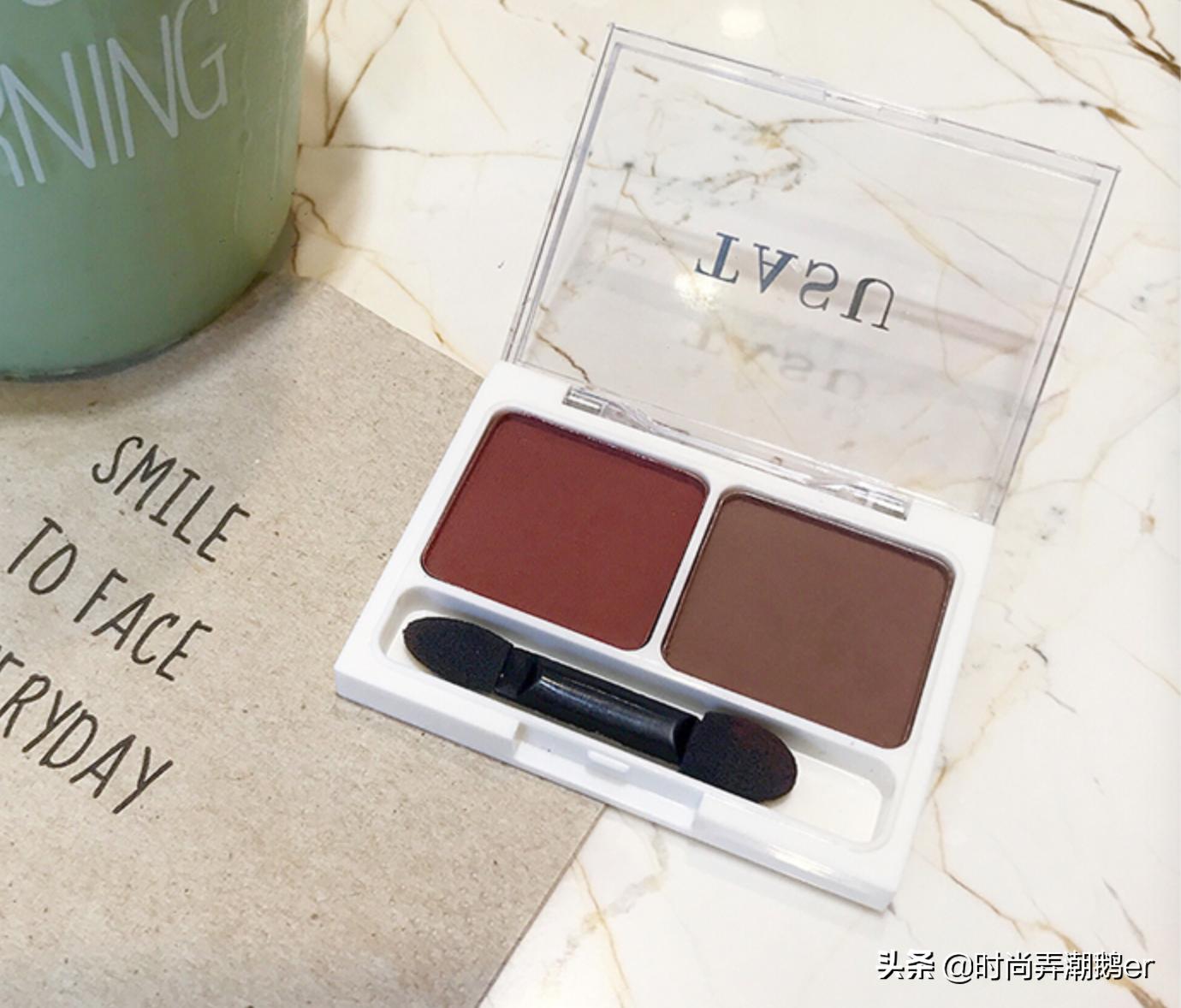 李沁超美红裙,李沁眼影亮晶晶