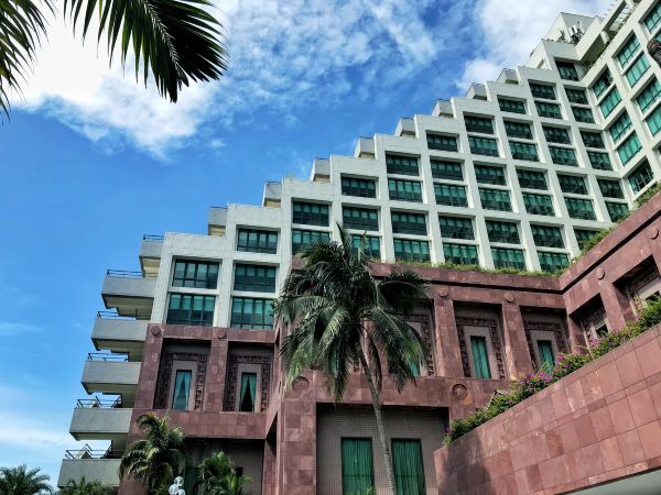 这家酒店有全台唯一「乌龙院主题房」，还能在馆内开赛车