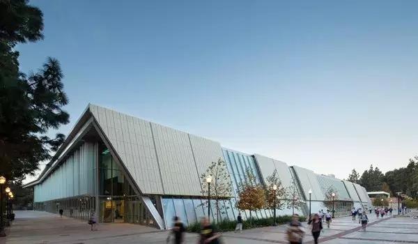 翻滚吧阿信摩托车型号,翻滚吧阿信小混混死了