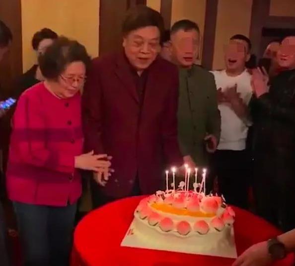 仅26岁最美主持人去世,47岁著名主持人突然去世