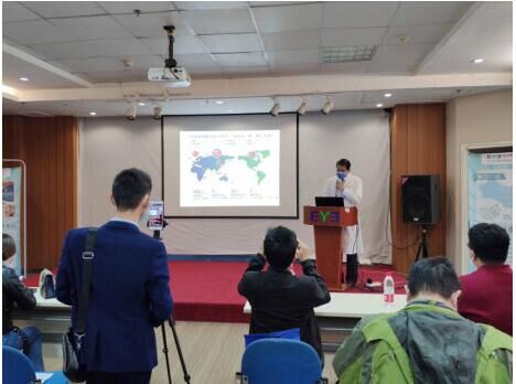 教室的电子屏幕学生怎么保护眼睛,在教室上课要不要配防蓝光的眼镜