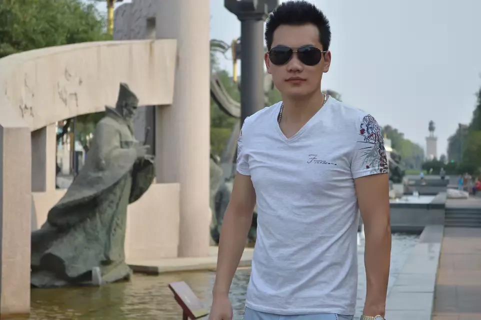 农村小伙的服装设计,农村小伙的将军梦