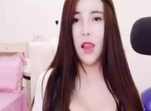 斗鱼一姐乔碧萝盗图,女主播乔碧萝视频