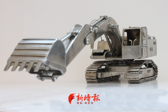 船锚、雷达、飞机都能动！焊接工三年磨一“舰”，为儿子自制独一无二的礼物