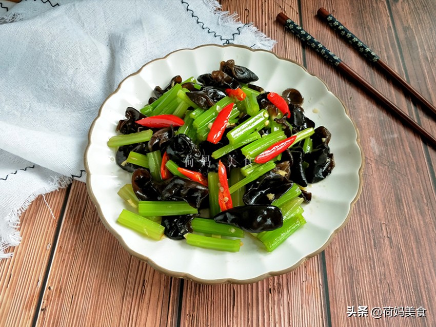 年夜饭不必大鱼大肉九道素菜,年夜饭简单易学50道菜